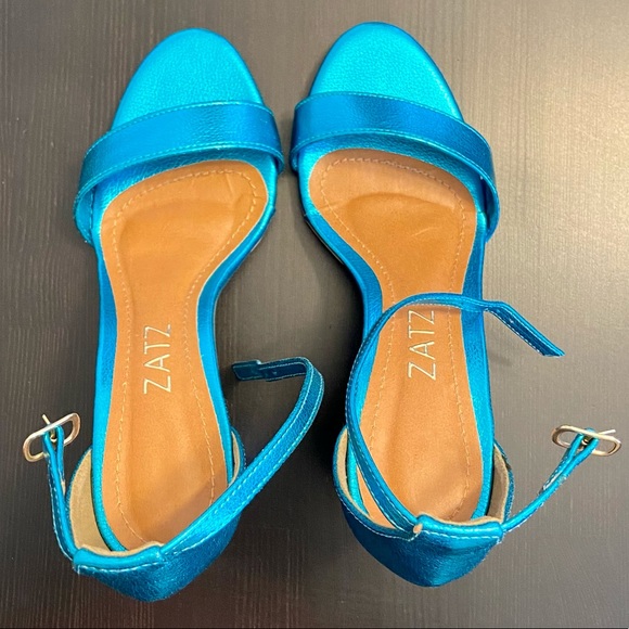 BNWOT Blue Metallic Sandal Heels - Picture 3 of 8